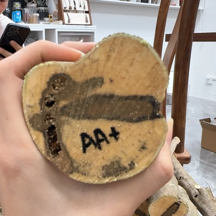 沉香沉香碎屑木****摩国香奇楠沉香原木AA+