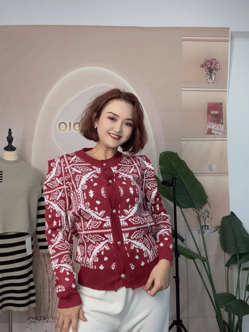 欧货2024春装新款复古拼色洋气针织衫长袖开衫设计感正肩短款上衣