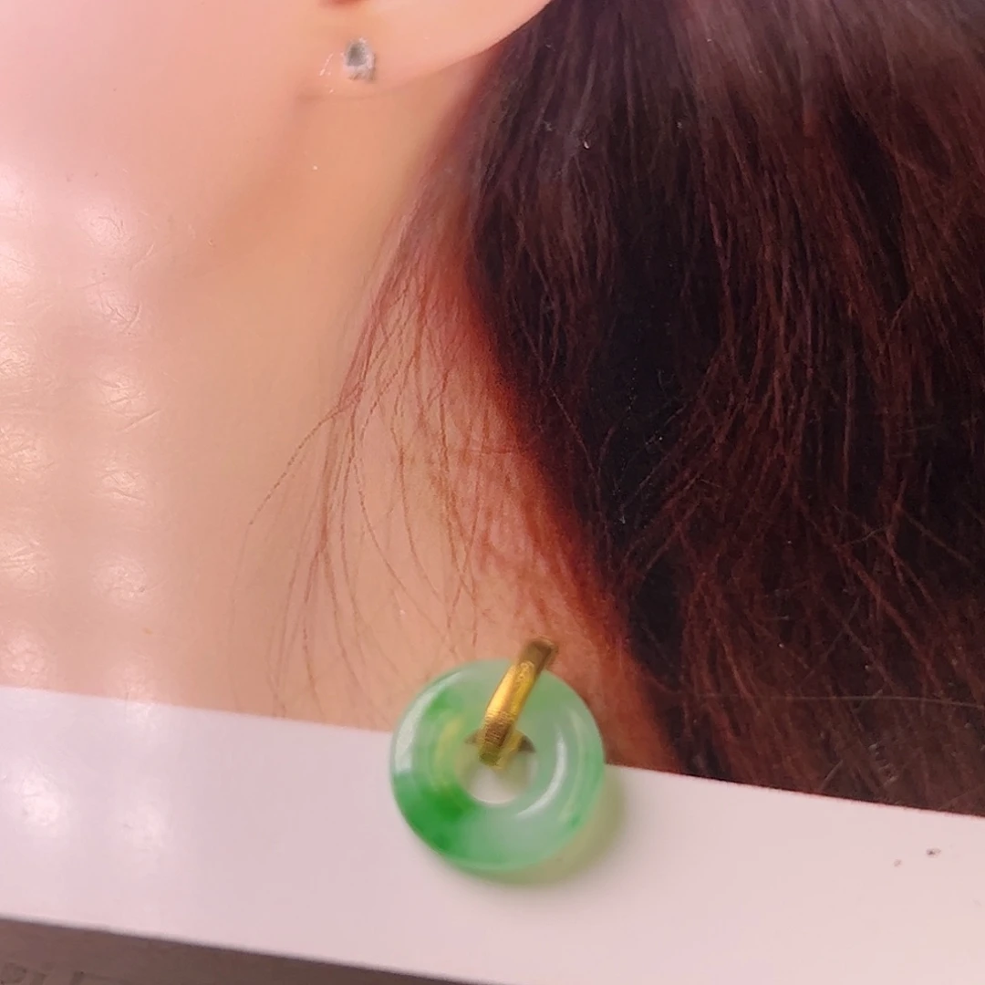 翡翠18K金镶嵌颈饰环扣