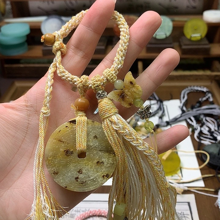 未镶嵌蛇纹石玉颈饰