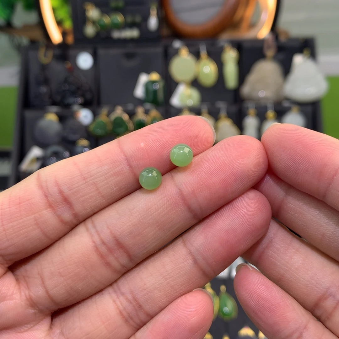 和田玉18K金镶嵌耳钉