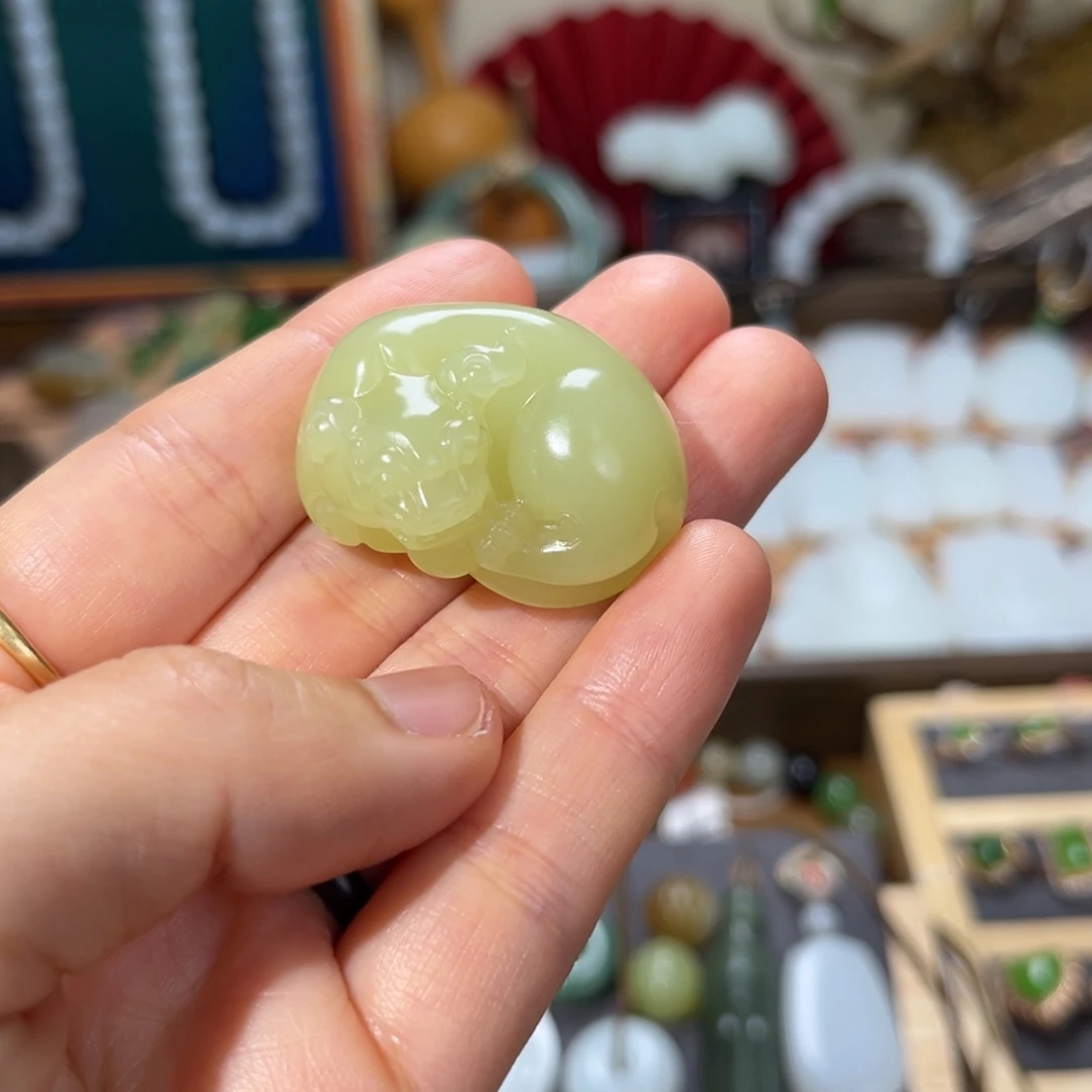 和田玉未镶嵌吊坠(赠链)