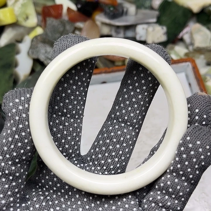 未镶嵌透闪石质玉珠宝奇石61