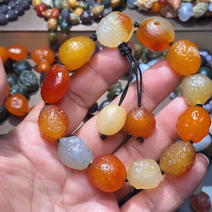 阿拉善彩玛瑙手串
