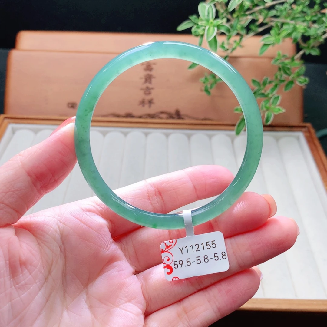 未镶嵌手镯（圆镯）翡翠