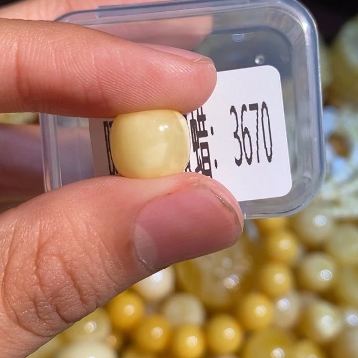 琥珀未镶嵌珠宝奇石3670