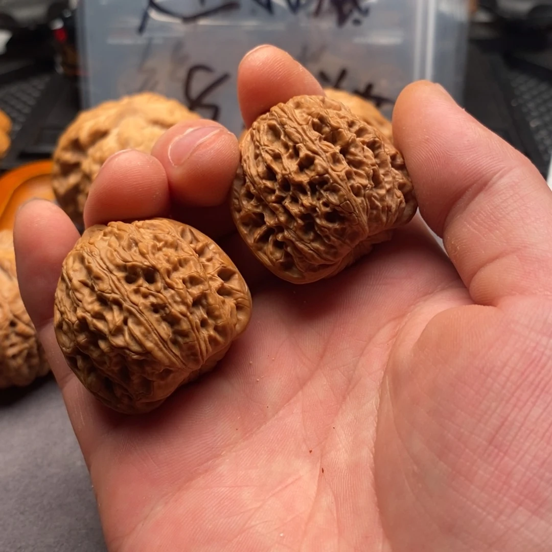 文玩核桃精品对绣球