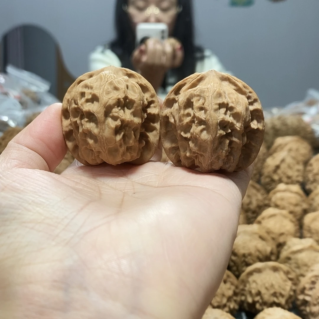 文玩核桃吊坠野狼38磕