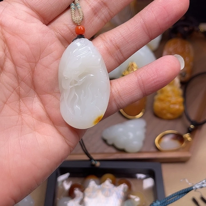 爱***鑫和田玉未镶嵌颈饰