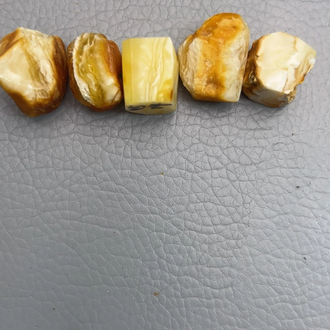 定制琥珀未镶嵌雪**飘蜜蜡