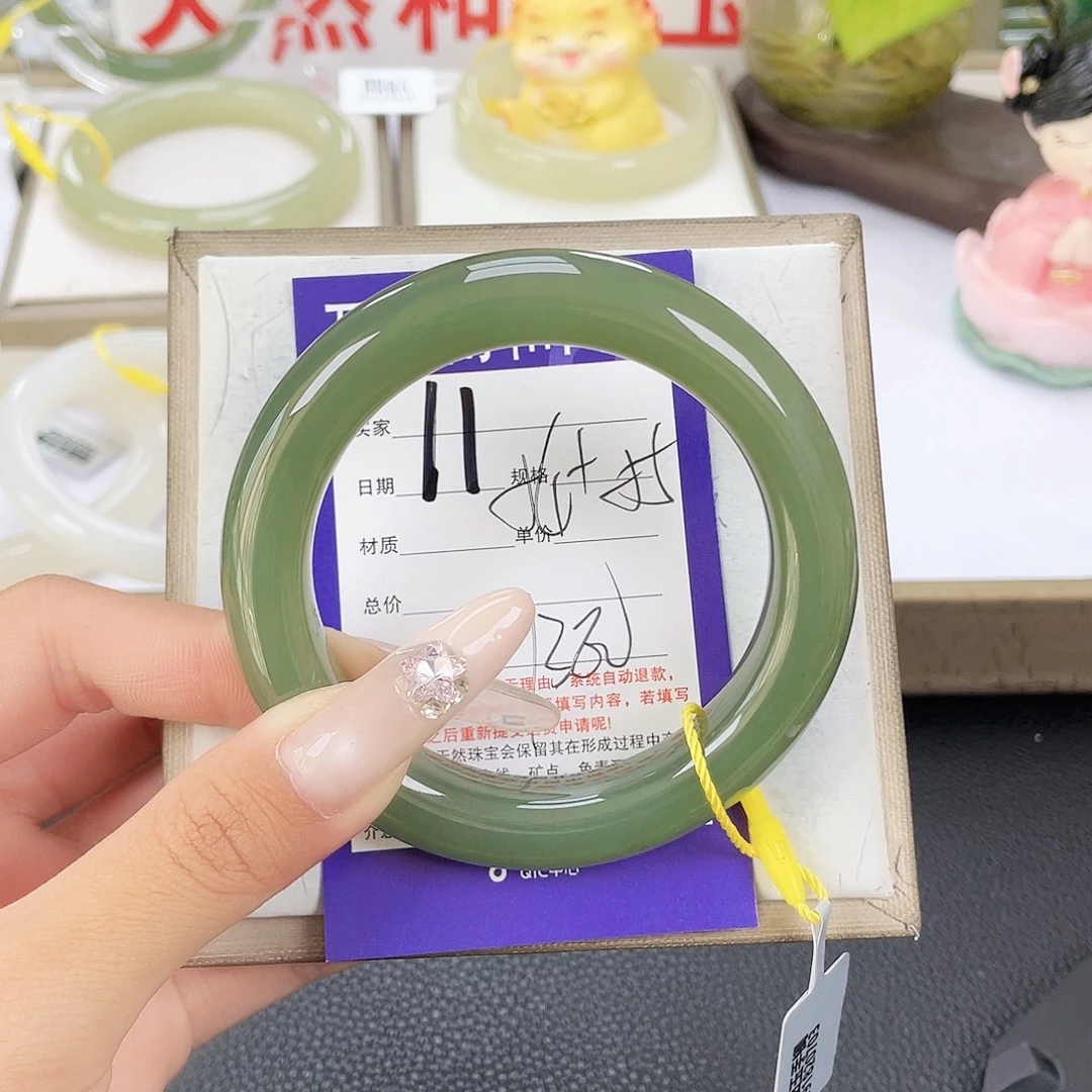 随***心未镶嵌手镯和田玉