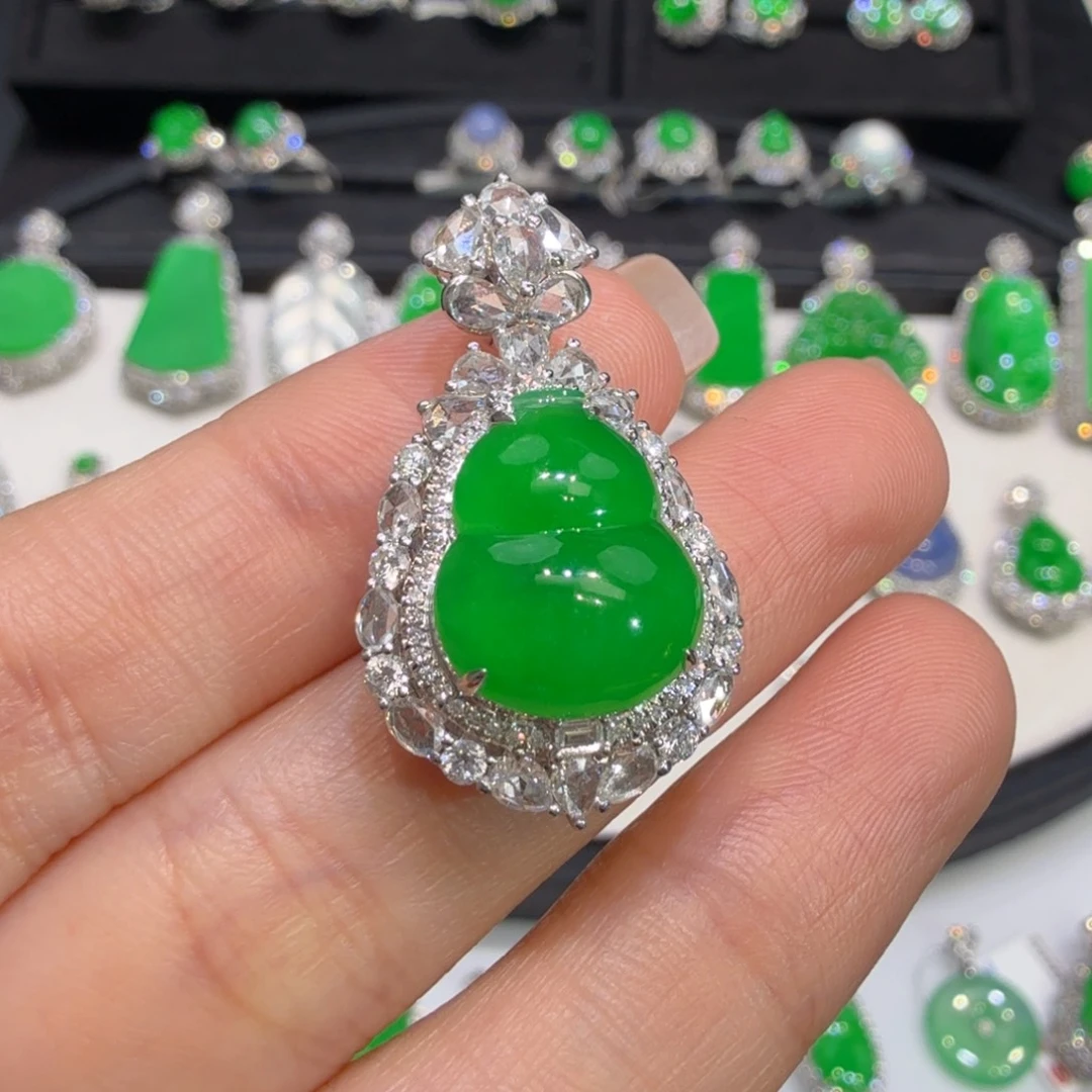 丽***奶翡翠18K金镶嵌颈饰分单