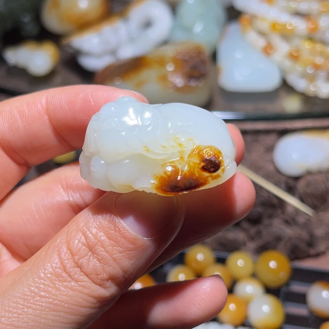 和田玉未镶嵌车挂