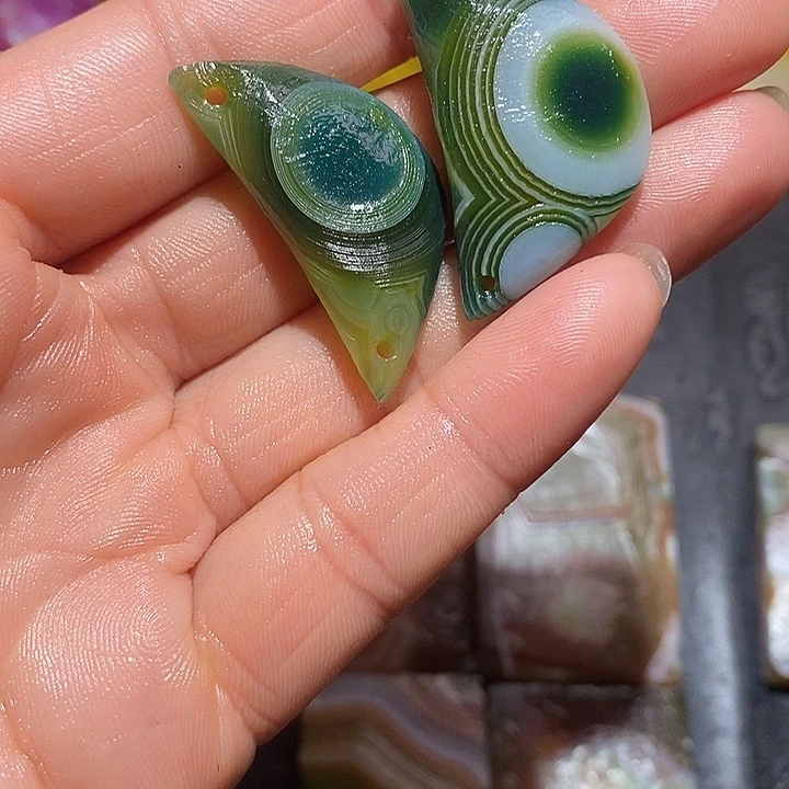 张***恩合金颈饰玛瑙/玉髓