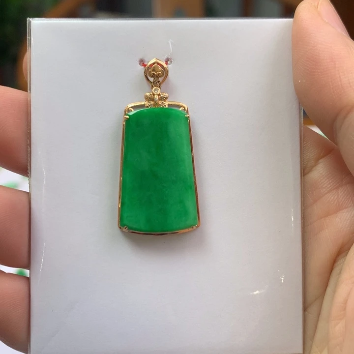 翡翠颈饰18K金镶嵌翡翠吊坠