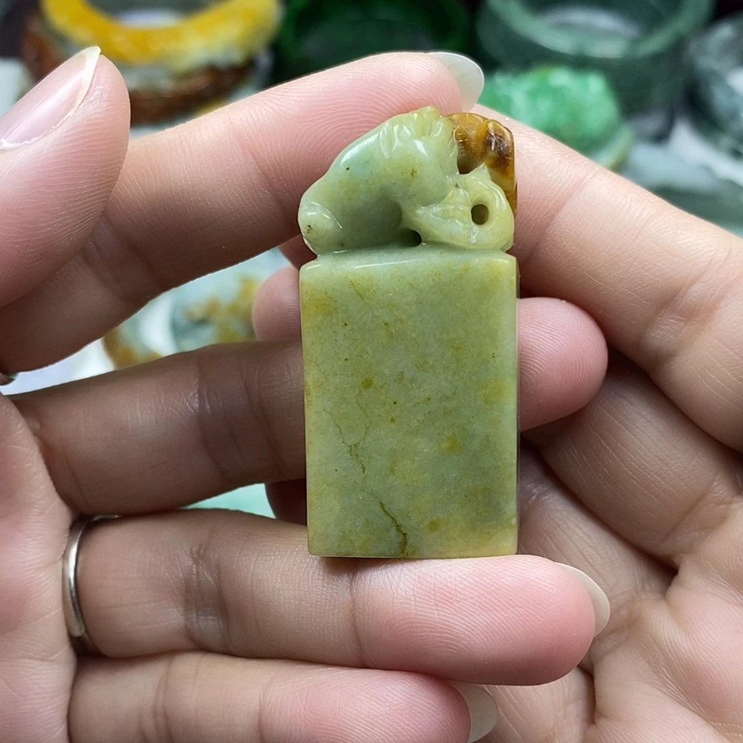 颈饰未镶嵌翡翠印章