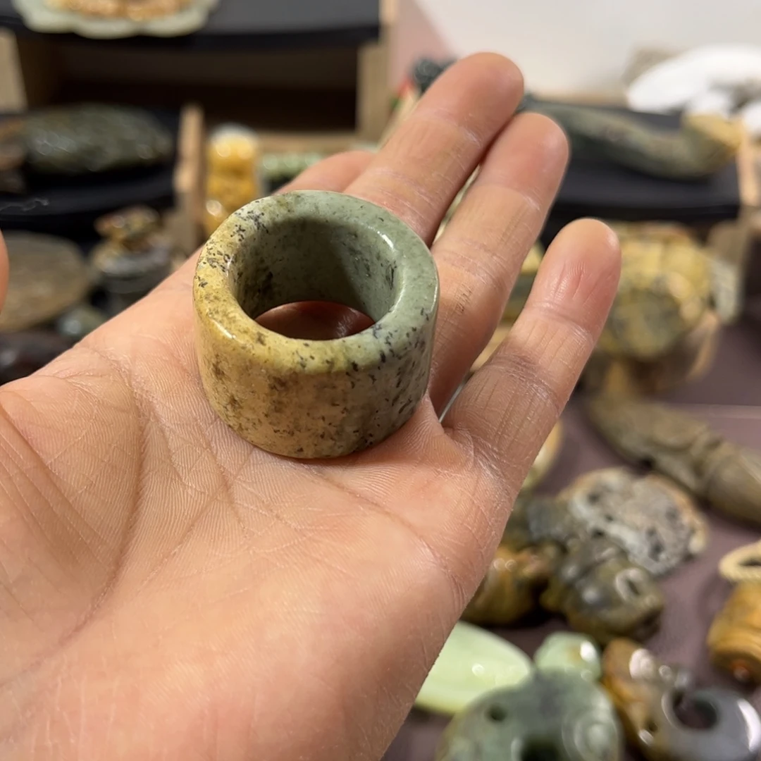 杰***夫岫岩河磨玉（透闪石质玉）未镶嵌戒指