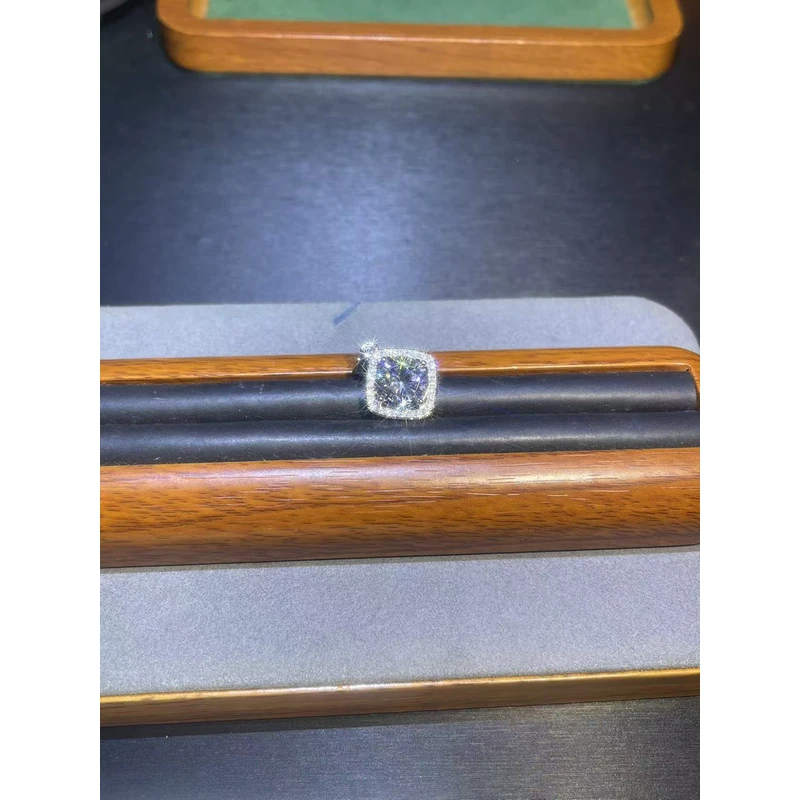 a9753白色斜角方包吊坠多样性发货