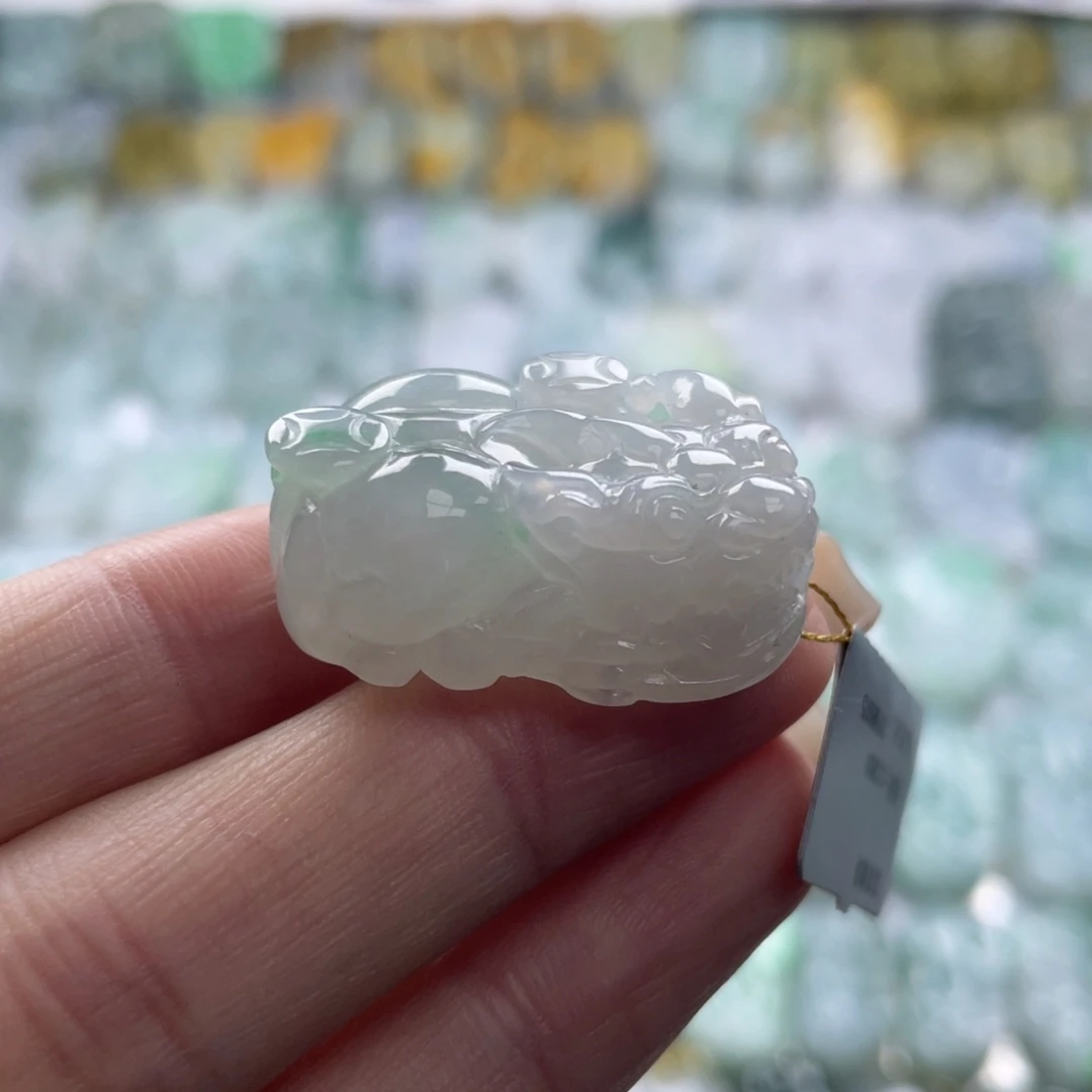 翡翠未镶嵌颈饰貔貅