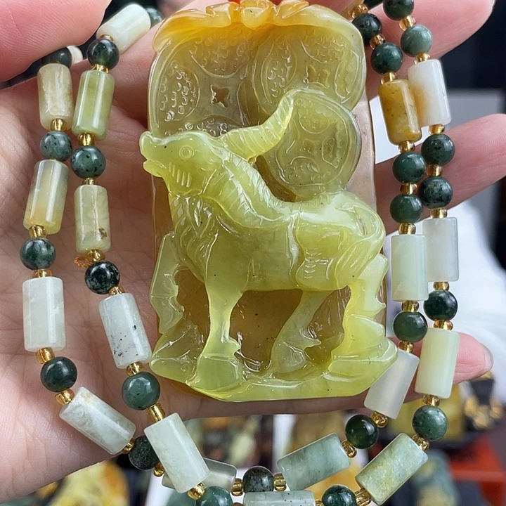 蛇纹石玉未镶嵌颈饰