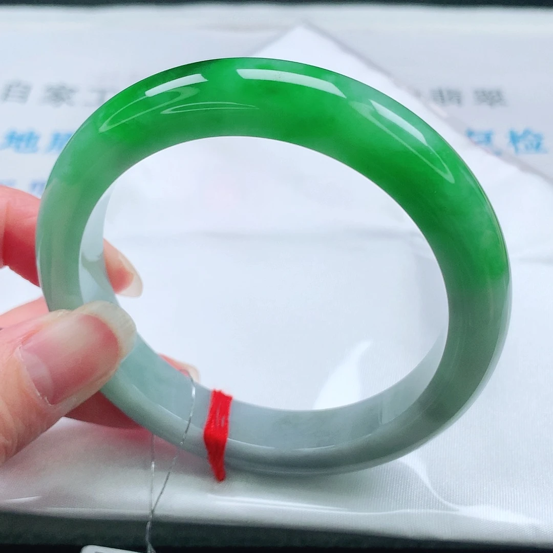 翡翠手镯未镶嵌56圈