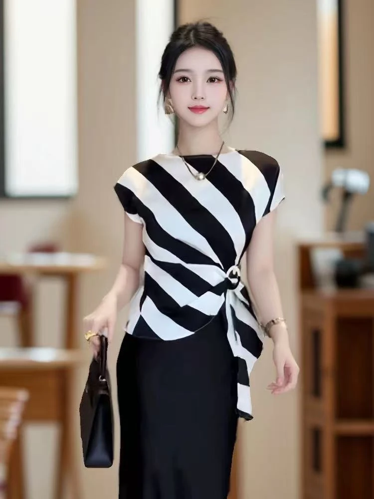 2025新款设计感气质休闲遮肉上衣条纹