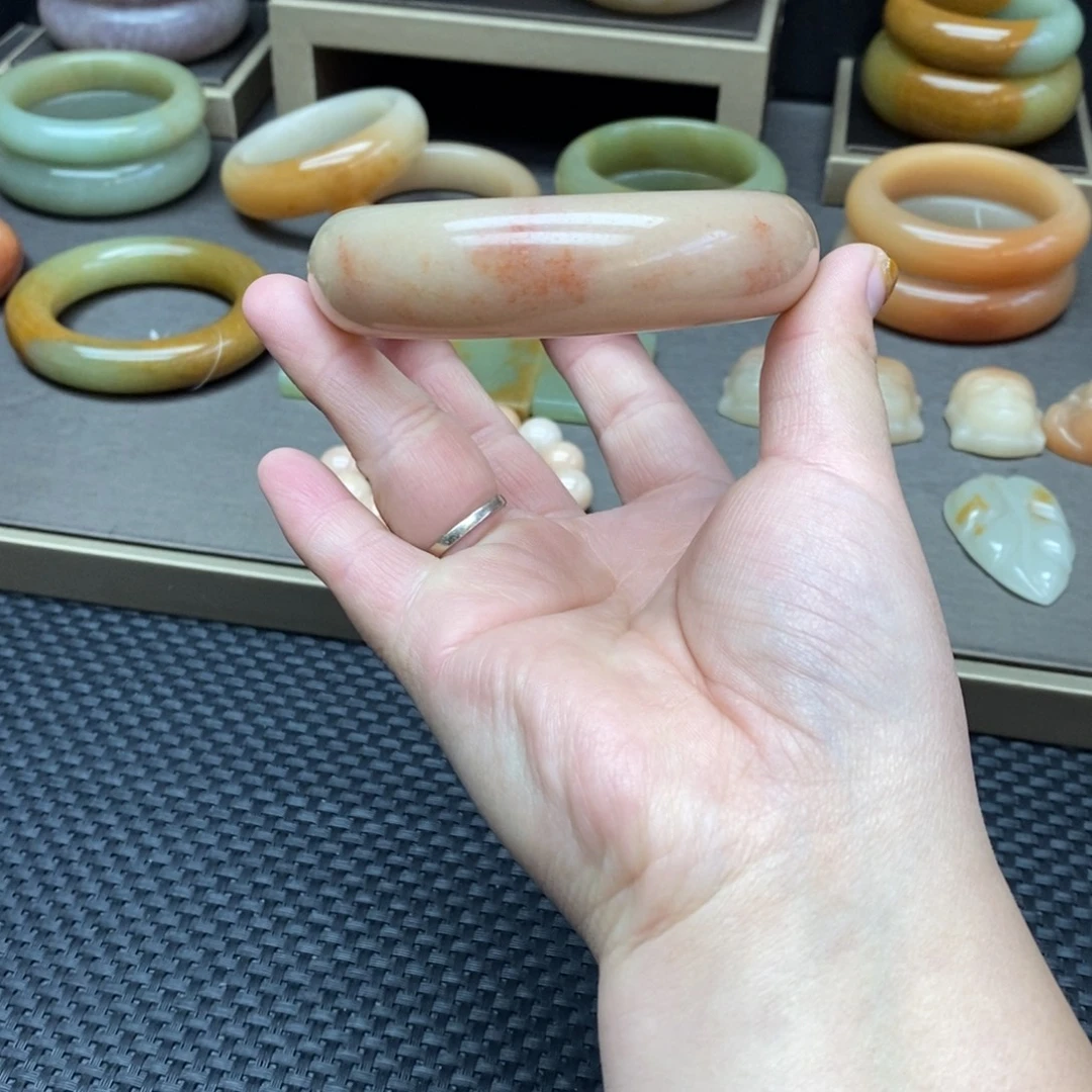 石英质玉（佘太翠）未镶嵌手镯