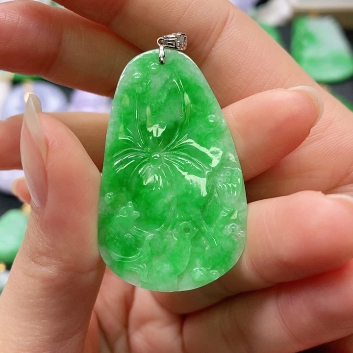 翡翠颈饰未镶嵌吊坠