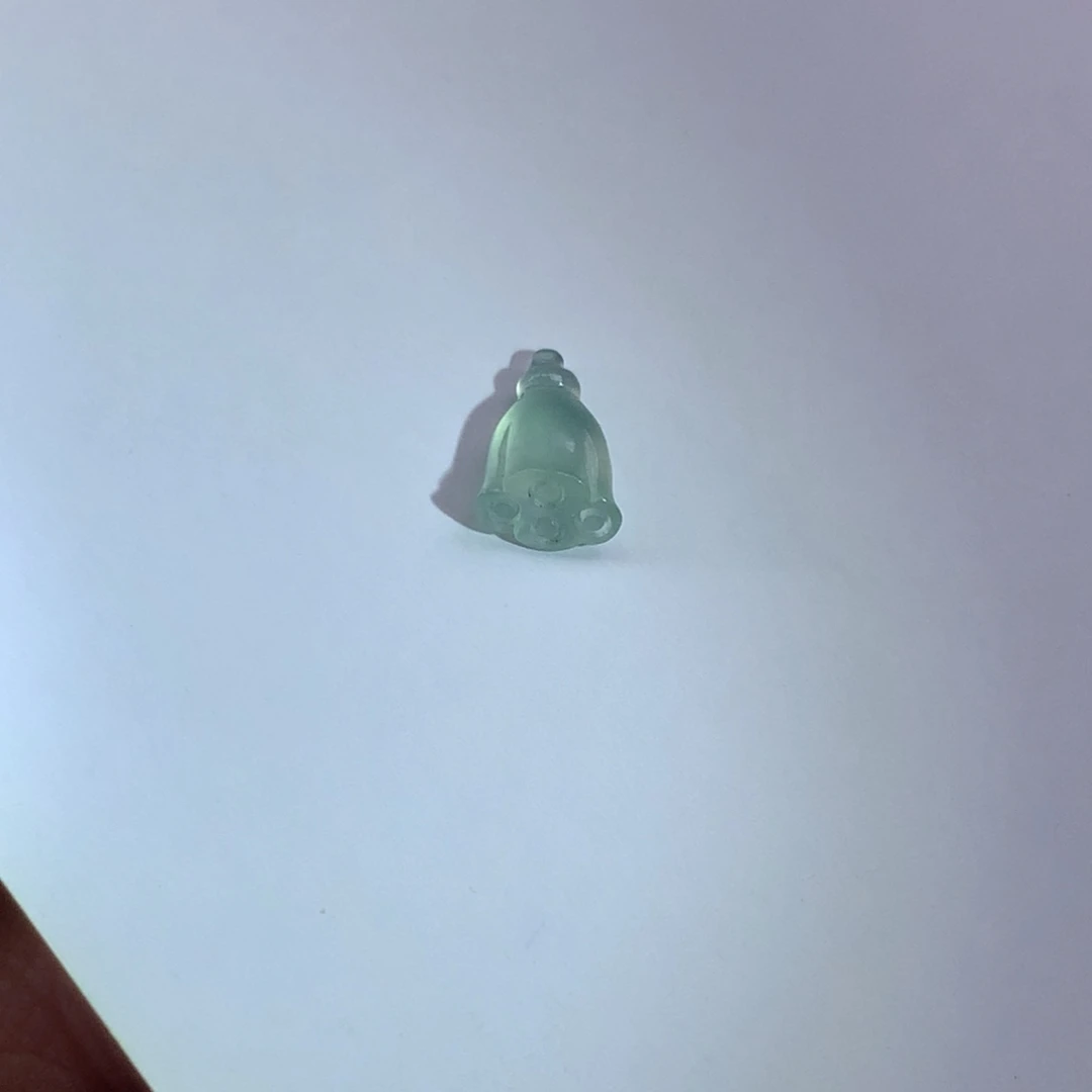 翡翠未镶嵌颈饰莲蓬