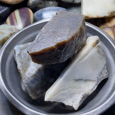 透闪石质玉未镶嵌珠宝半成品明**煌