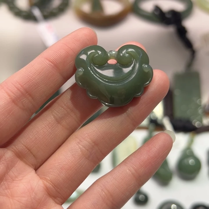 岫岩河磨玉（透闪石质玉）未镶嵌颈饰