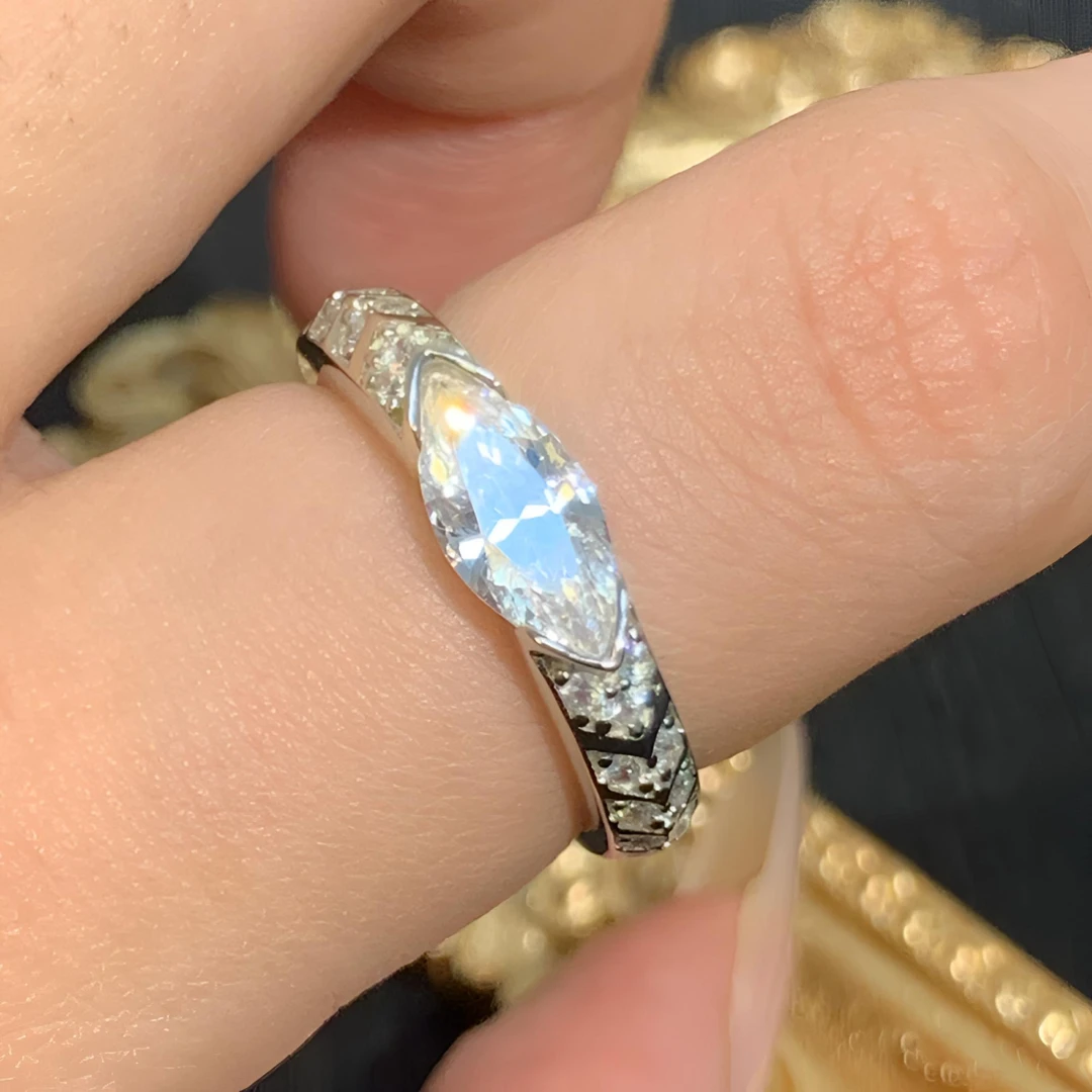 925银戒指 马眼白钻粉钻镶嵌时尚个性戒指