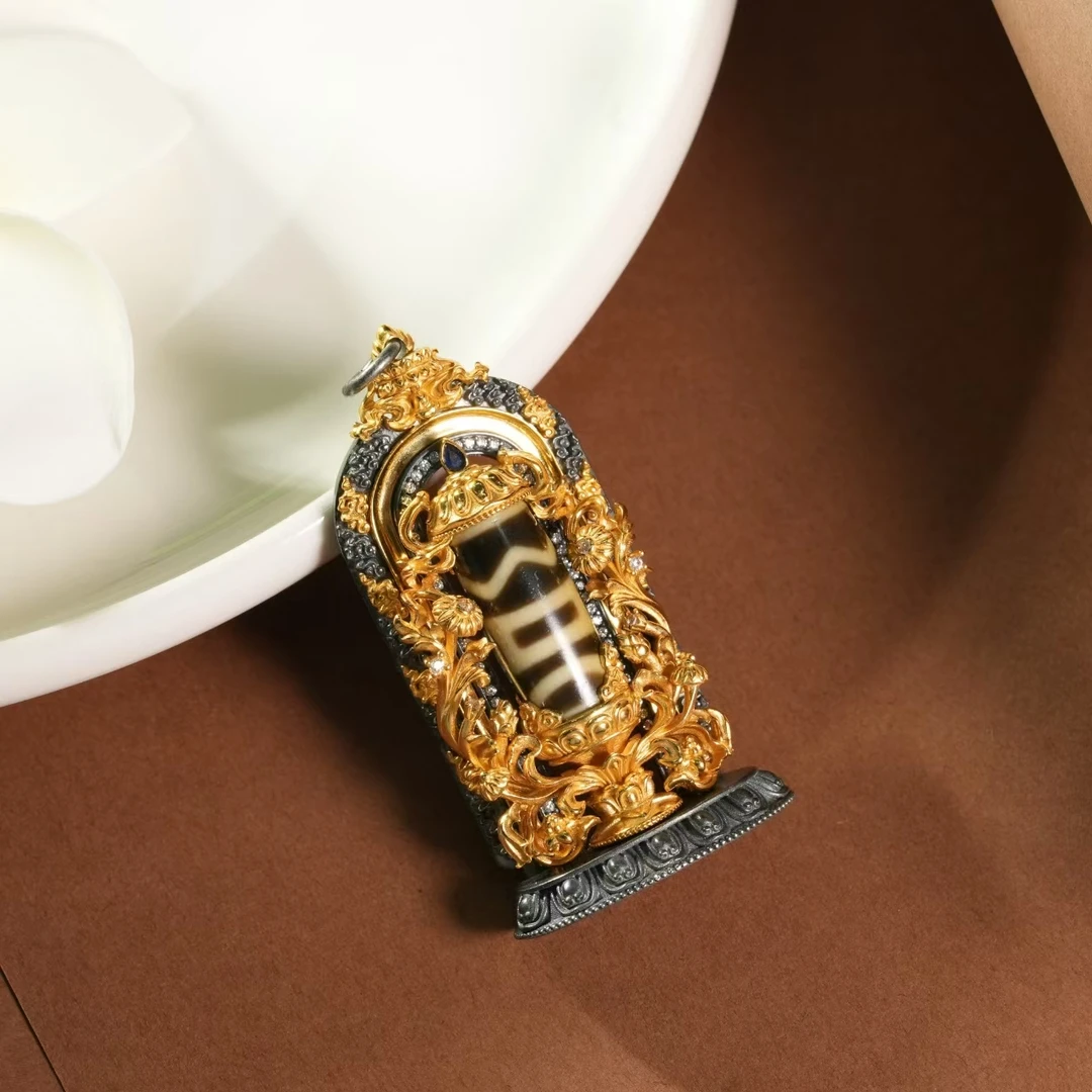 壹加林妹妹 | 玛瑙大法莲银镶息增怀竖款吊坠