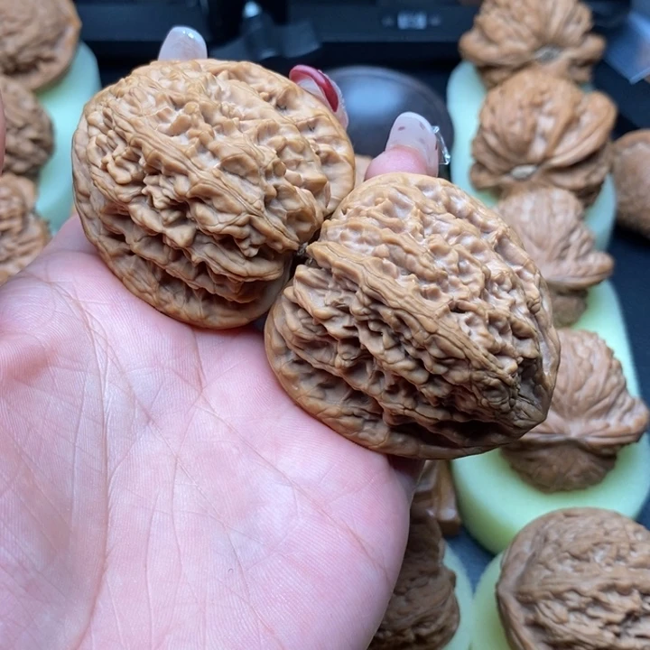 【闪购商品】厚**物文玩核桃手把件46尺虎头王