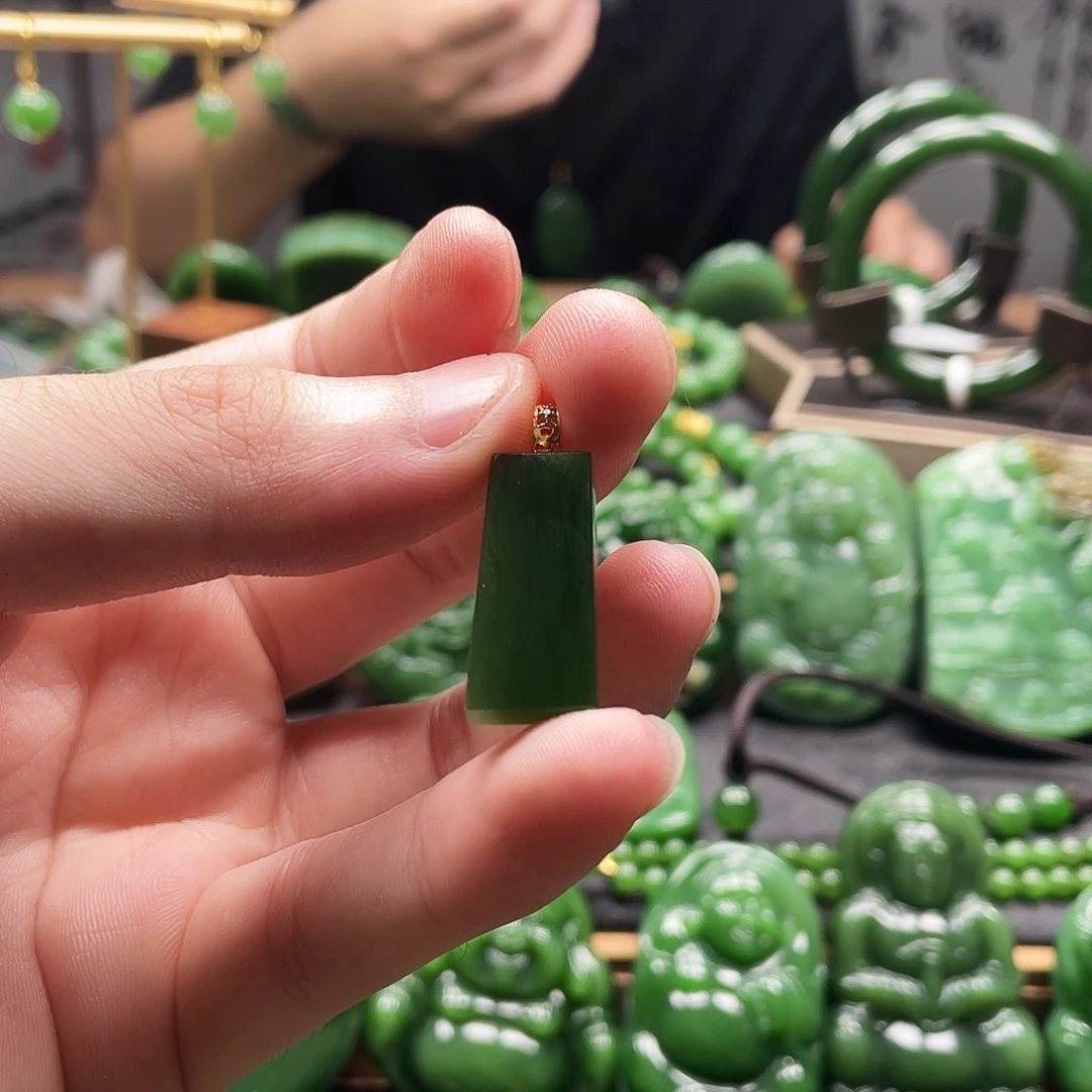 和田玉（碧玉）18K金镶嵌颈饰