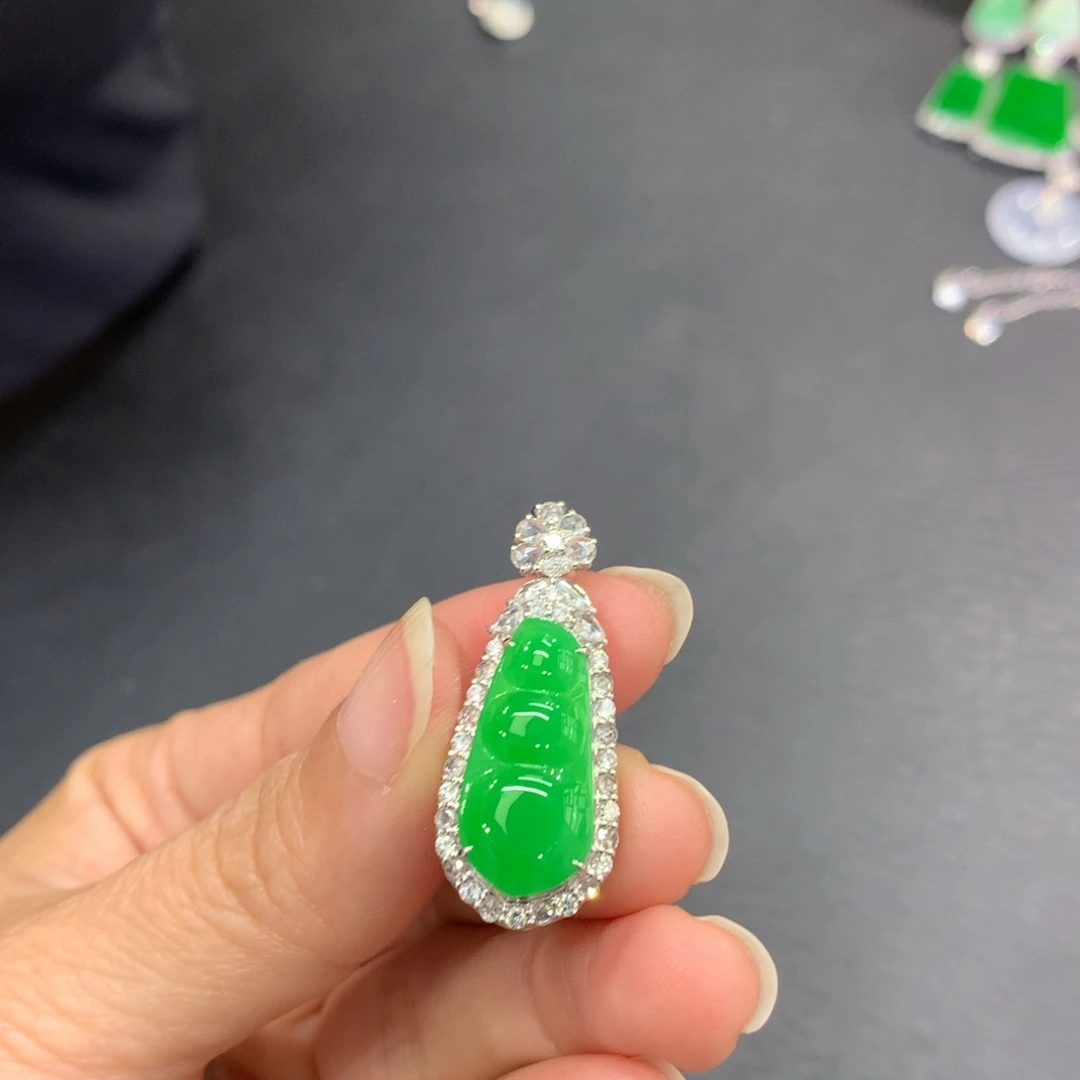 吊坠(不含链)18K金镶嵌翡翠