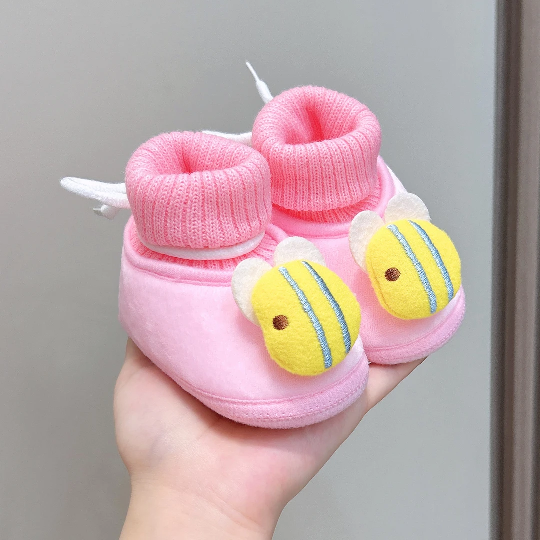 婴儿鞋袜子男女宝宝不掉6-12个月学步软底新生儿秋冬加绒保暖棉鞋