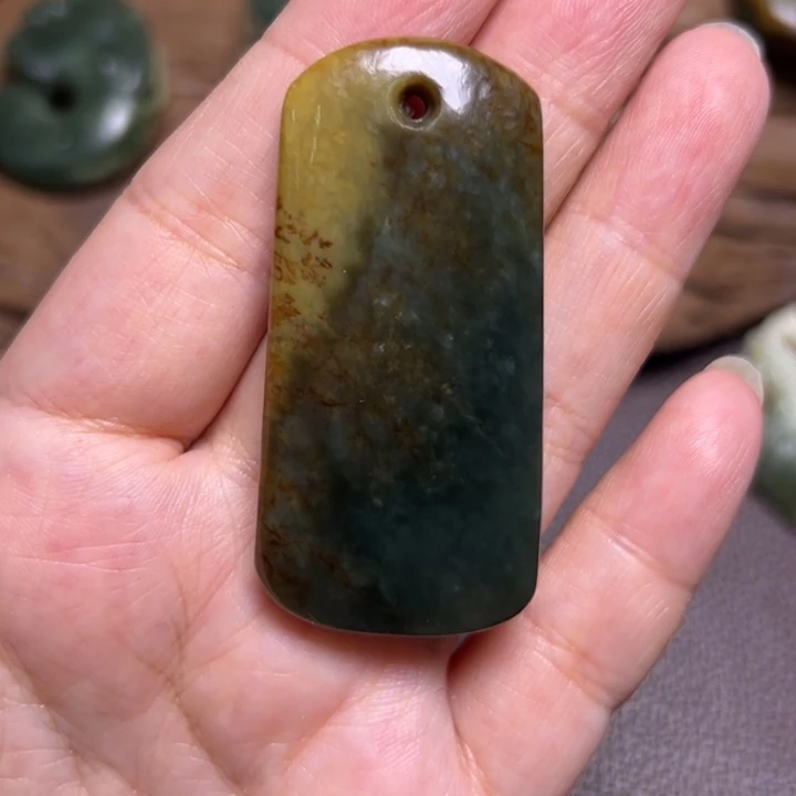 岫岩河磨玉（透闪石质玉）未镶嵌颈饰