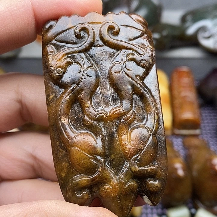 未镶嵌蛇纹石玉颈饰