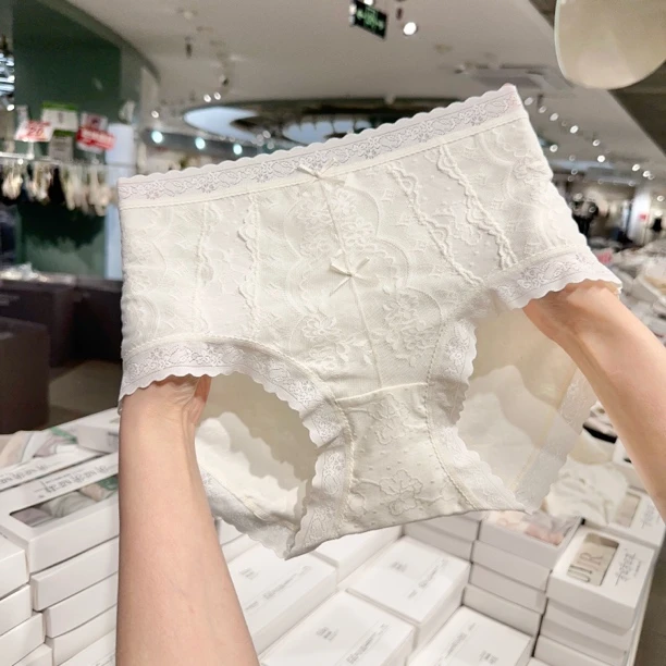 法式优雅无痕裸感肌蕾丝拼接棉棉女士内裤包臀亲肤透气三角裤3条