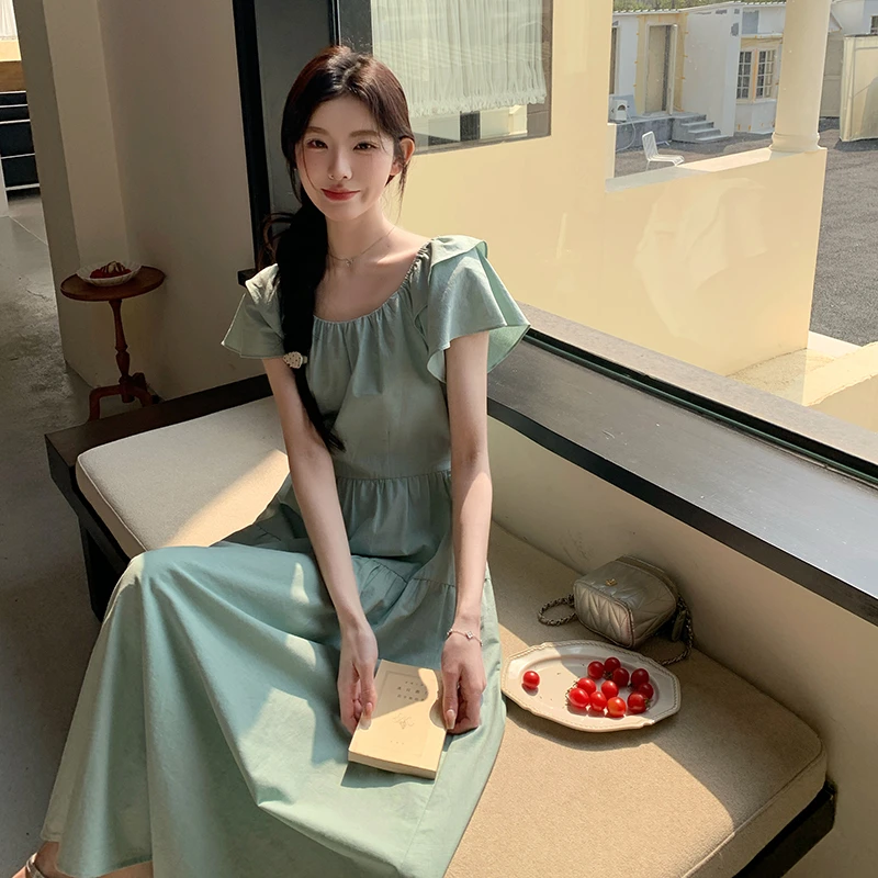 浅绿色法式气质优雅飞飞袖连衣裙女夏2025新款小心机露背高腰长裙