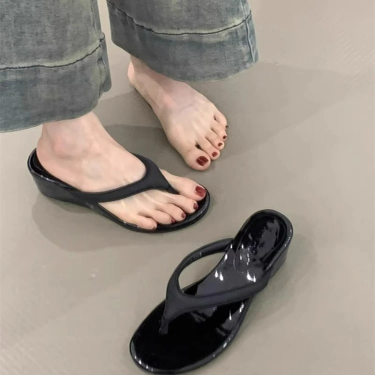 温柔晚风人字拖鞋女2025春夏新款法式气质优雅厚底增高配裙子凉拖