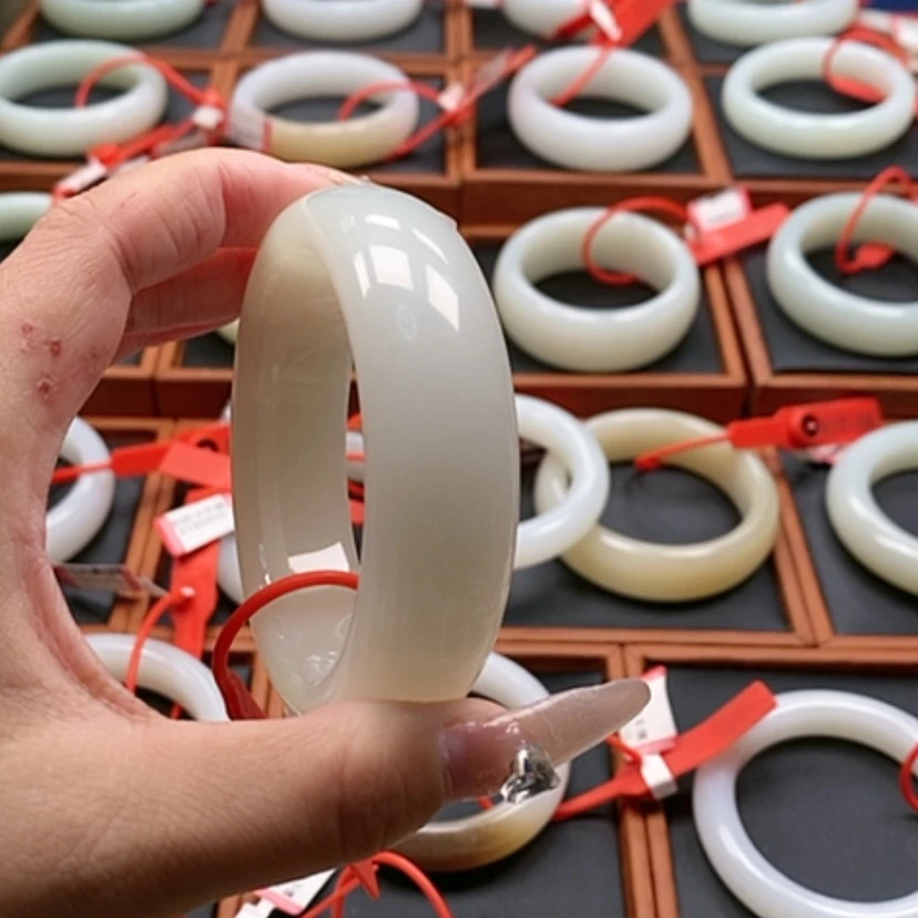 【闪购商品】未镶嵌手镯和田玉