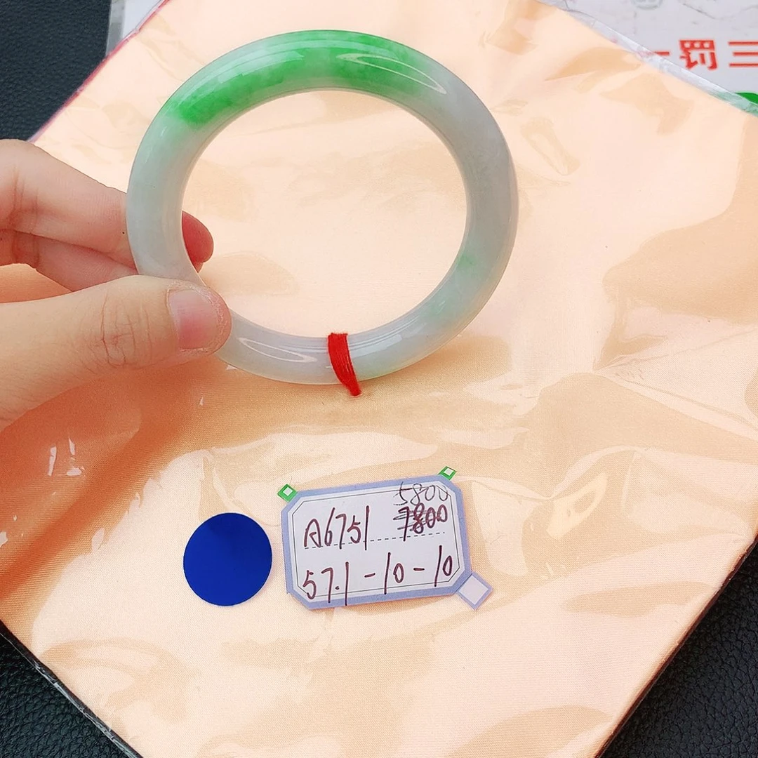 翡翠手镯未镶嵌我