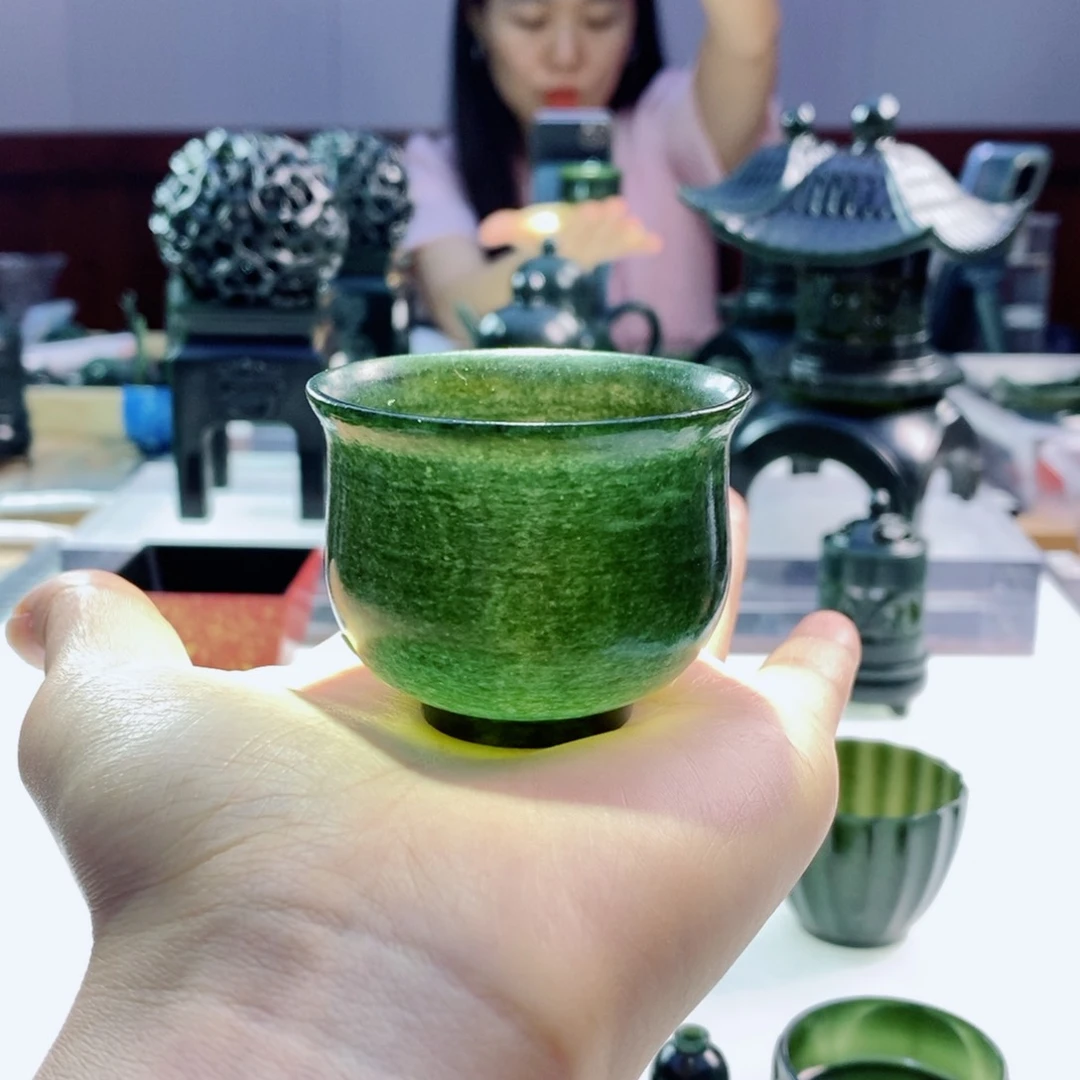 未镶嵌和田玉（青玉）摆件