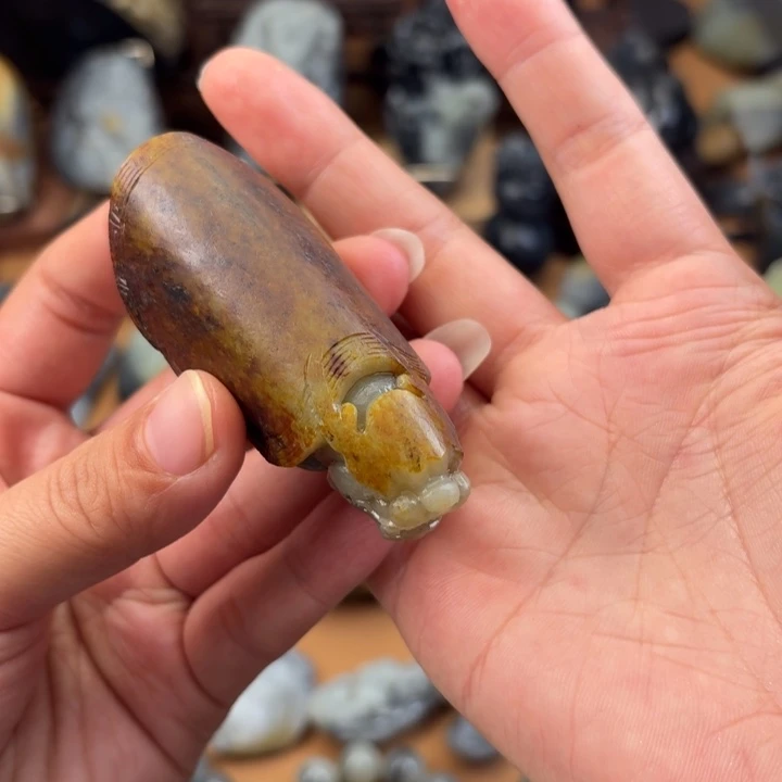 虎***和田玉未镶嵌颈饰