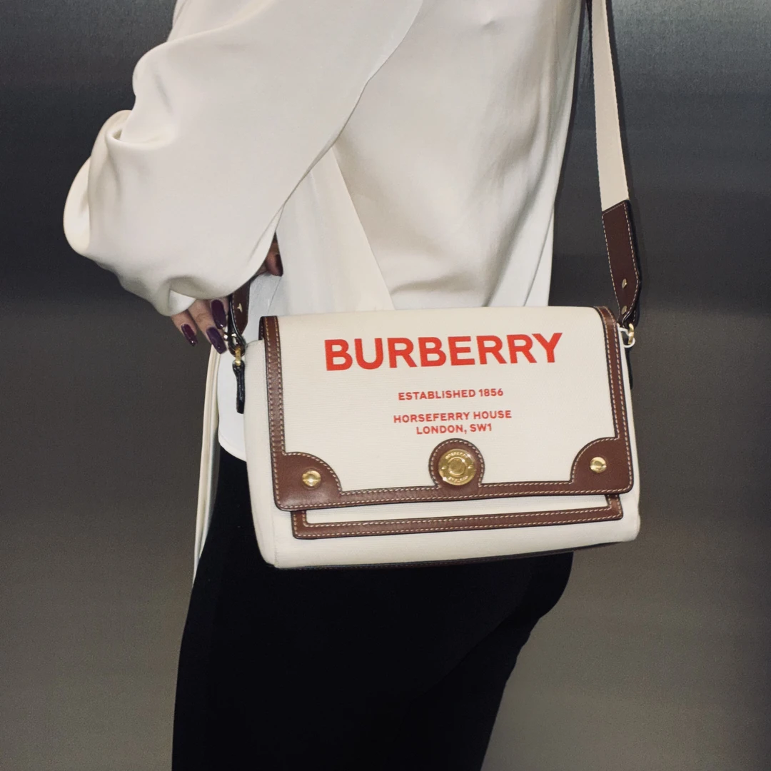 95新 BURBERRY/博柏利 斜挎包