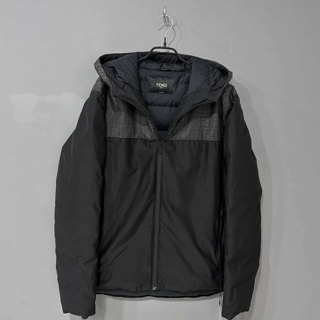 99新 FENDI/芬迪 芬迪暗纹满印羽绒服/99新/50码/34411