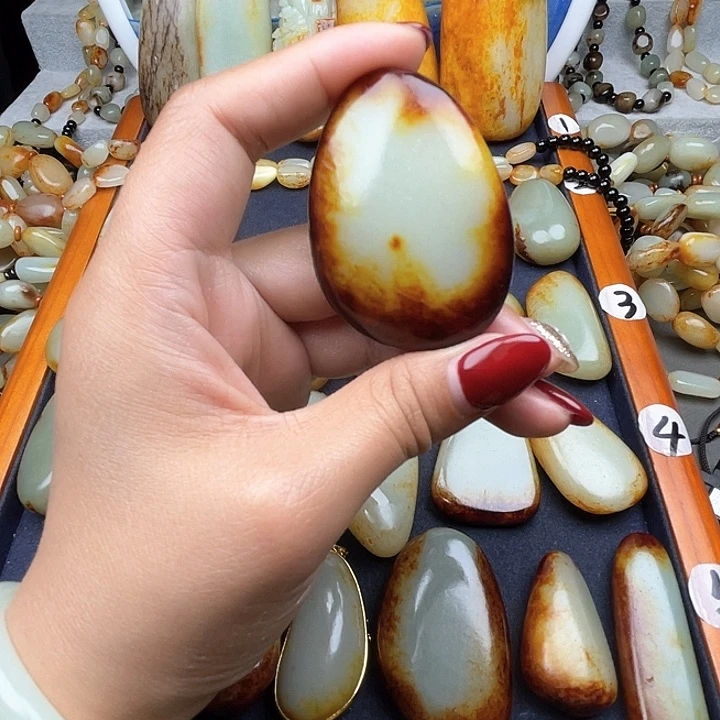 和田玉颈饰未镶嵌萧**郎