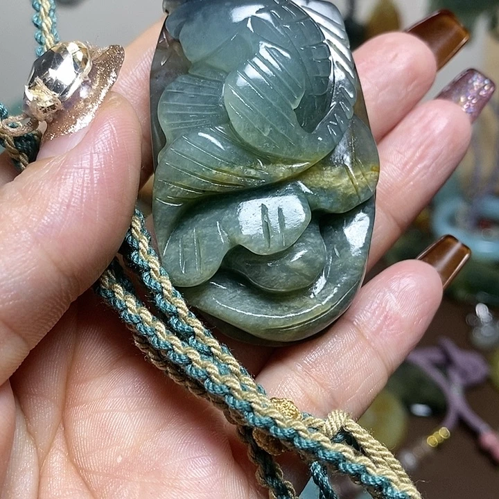 蛇纹石玉吊坠未镶嵌